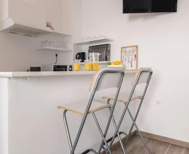 Brand New Deluxe With Balcony Center * נאוסה