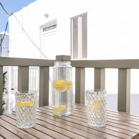Brand New Deluxe With Balcony Center Apartment *