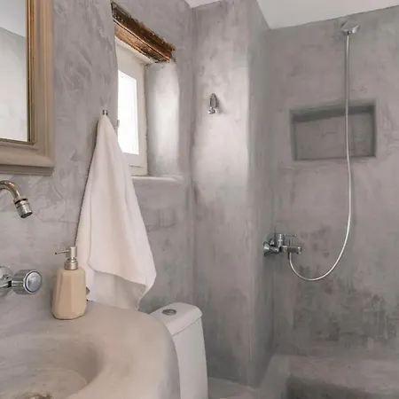 Brand New Deluxe With Balcony Center Apartment